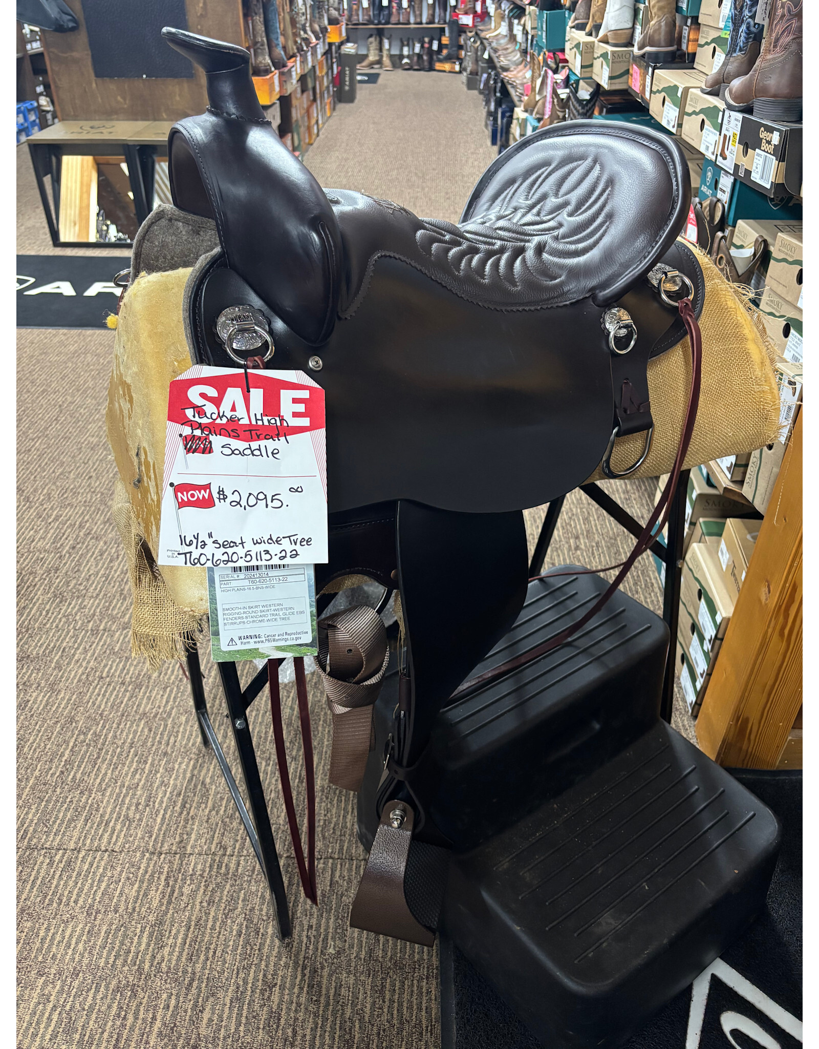 Tucker High Plains T60-620-5113-22 16.5" Seat Walnut Wide Tree Trail Saddle