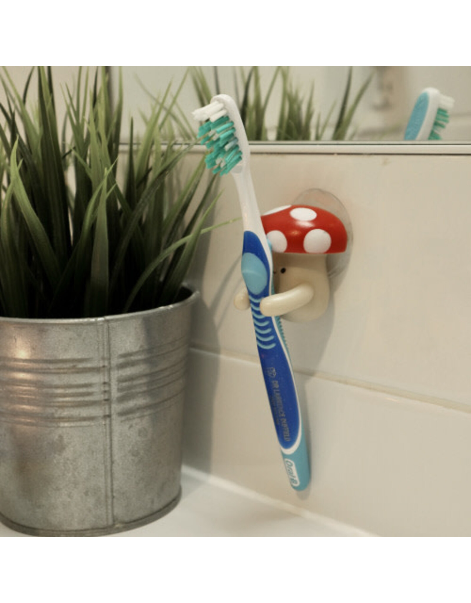 Kikkerland MUSHROOM TOOTHBRUSH HOLDER