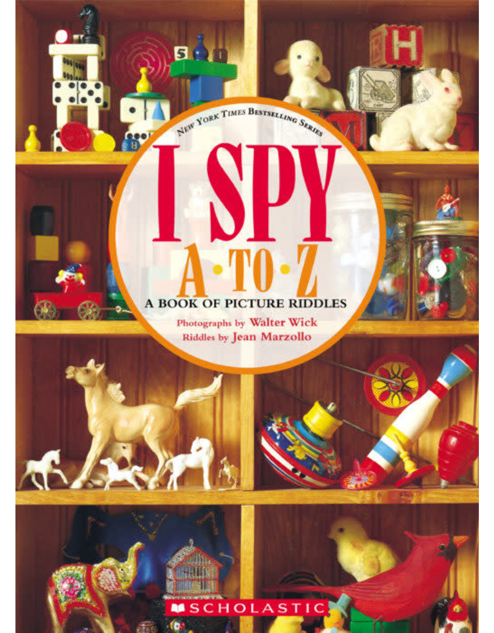 Scholastic I Spy A To Z : A Book of Picture Riddles