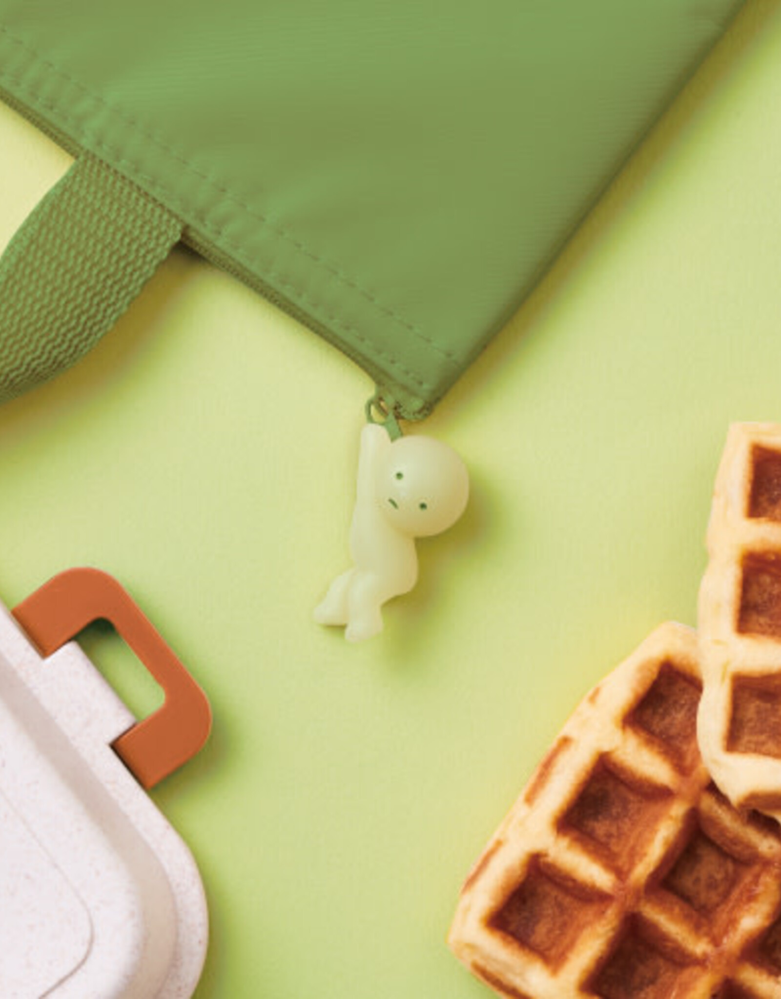 Dreams Smiski Zipperbite: Hanging On