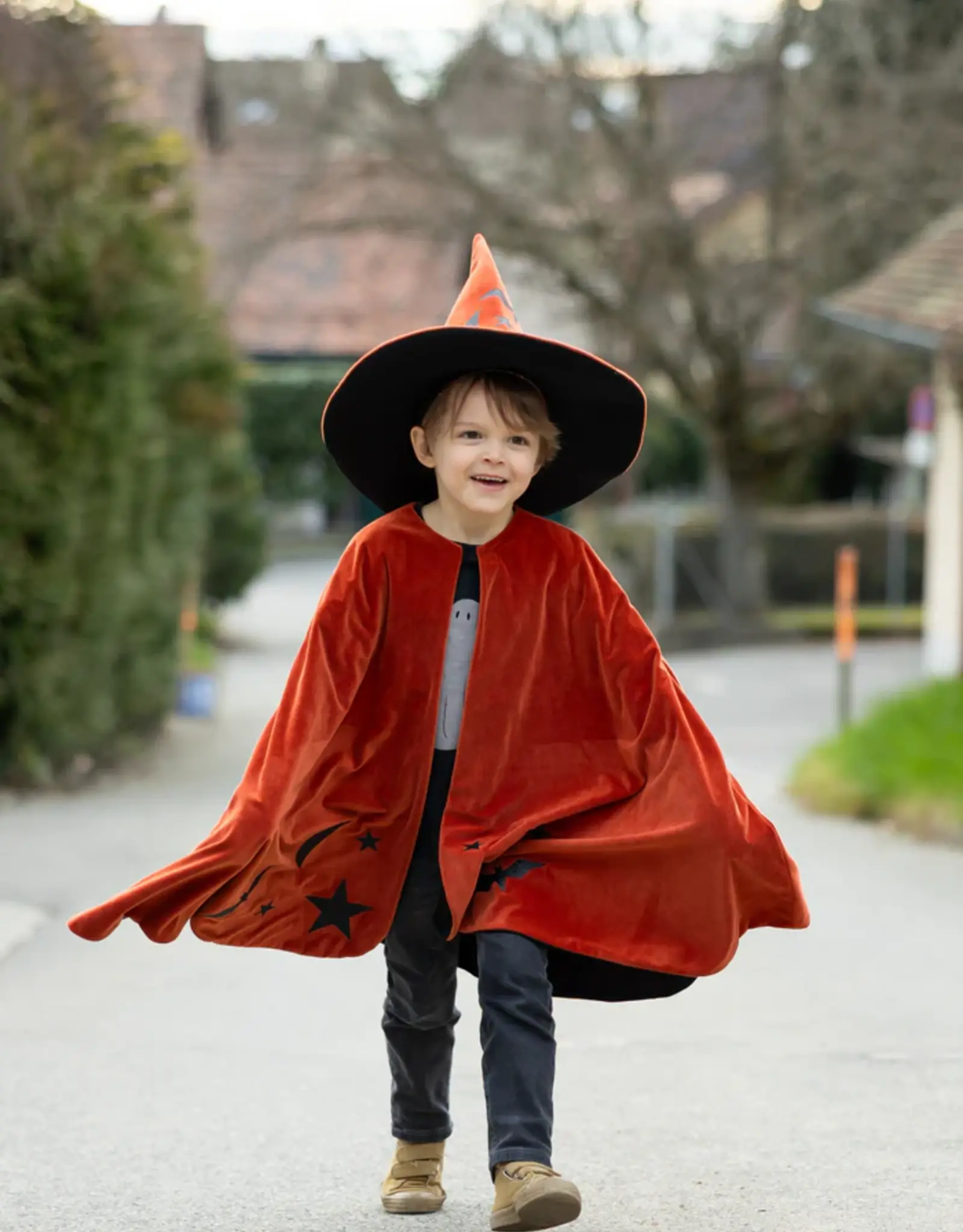 Creative Education Autumn Embers Wizard Cape and Hat,  4-6