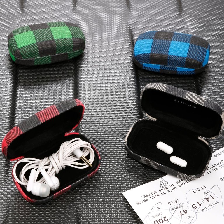 Kikkerland Design Buffalo Plaid Travel Case