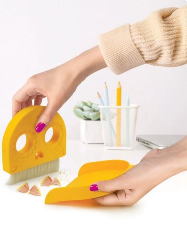 Dead Pan Dustpan and Brush Set