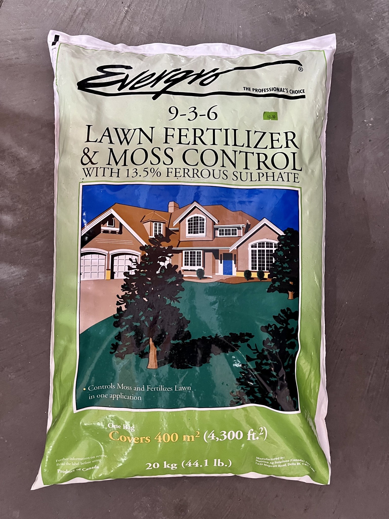 Lawn Fertilizer w/ Moss Control 936 20kg Deluxe Garden Centre