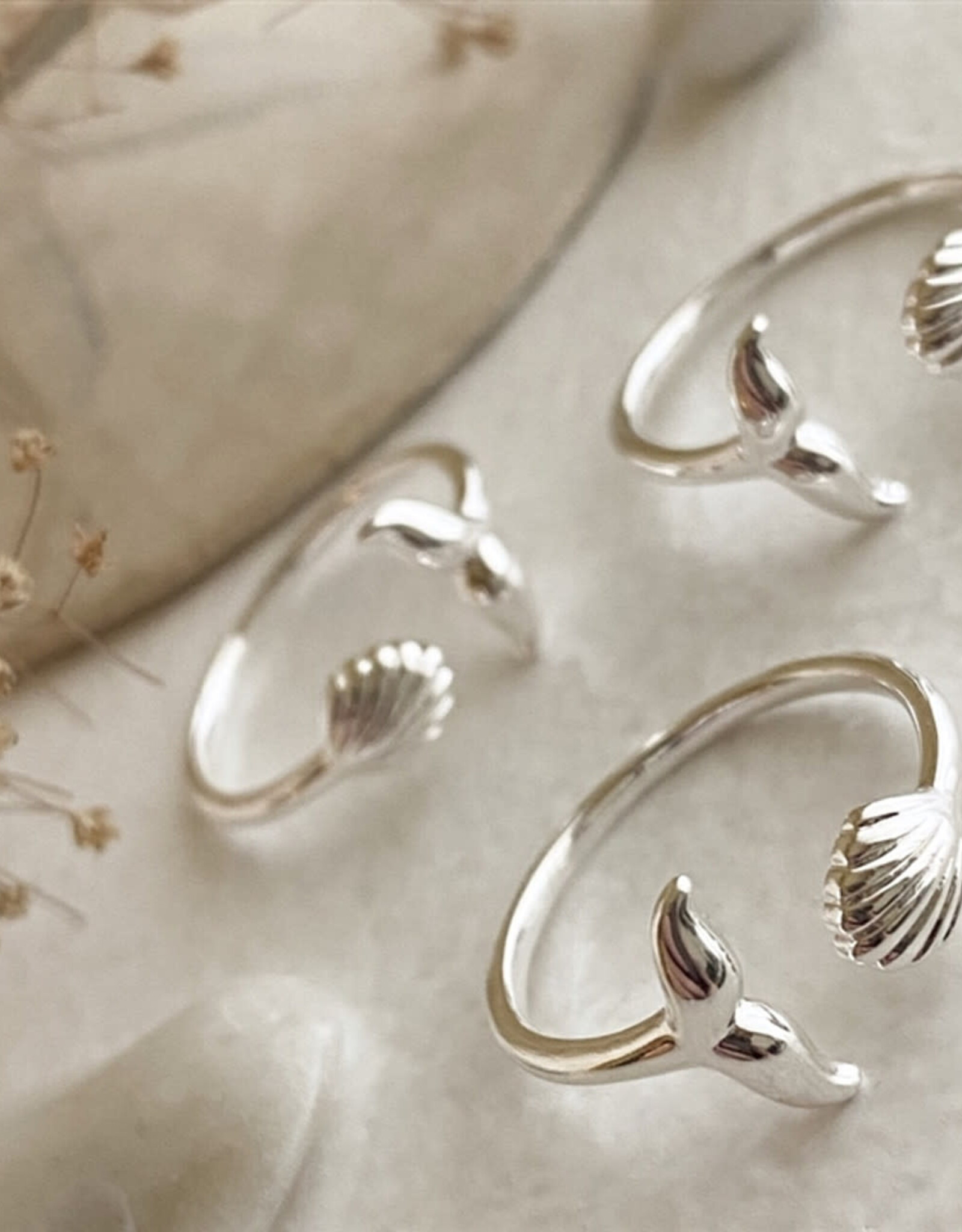 Nidanovae Adjustable Whale & Shell Ring