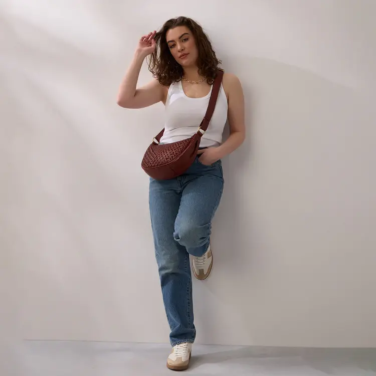 Hobo Hazel Sling Chestnut