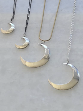 Red Bench Necklace Moon on Slvr Chain