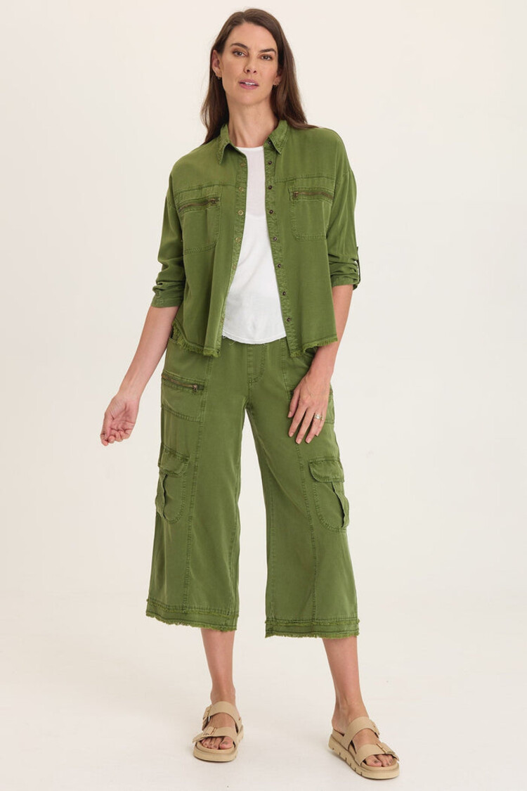 XCVI Knapp Button Up