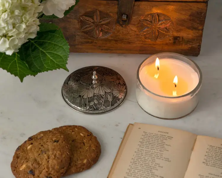 Himalayan Trading Post Wild Dahlia Jar - Grapefruit Pine