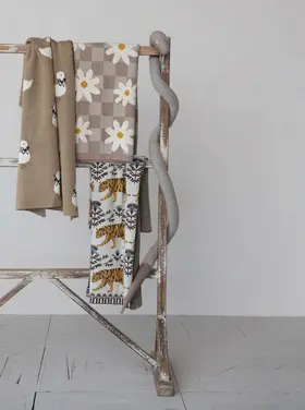 Creative Co-Op Cotton Knit Baby Blanket w/ Daisies & Check Pattern