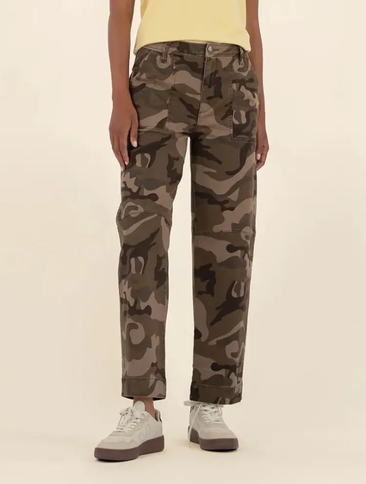 Kut from the Kloth / Swatfame Ashton Wide Leg Barrel Jean
