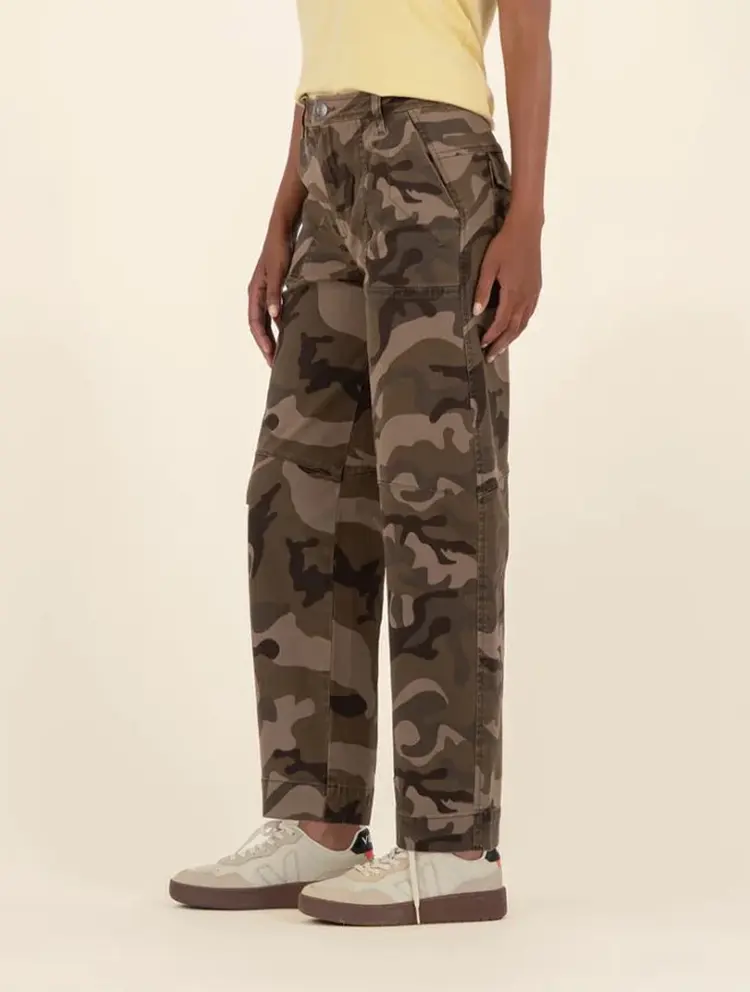 Kut from the Kloth / Swatfame Ashton Wide Leg Barrel Jean