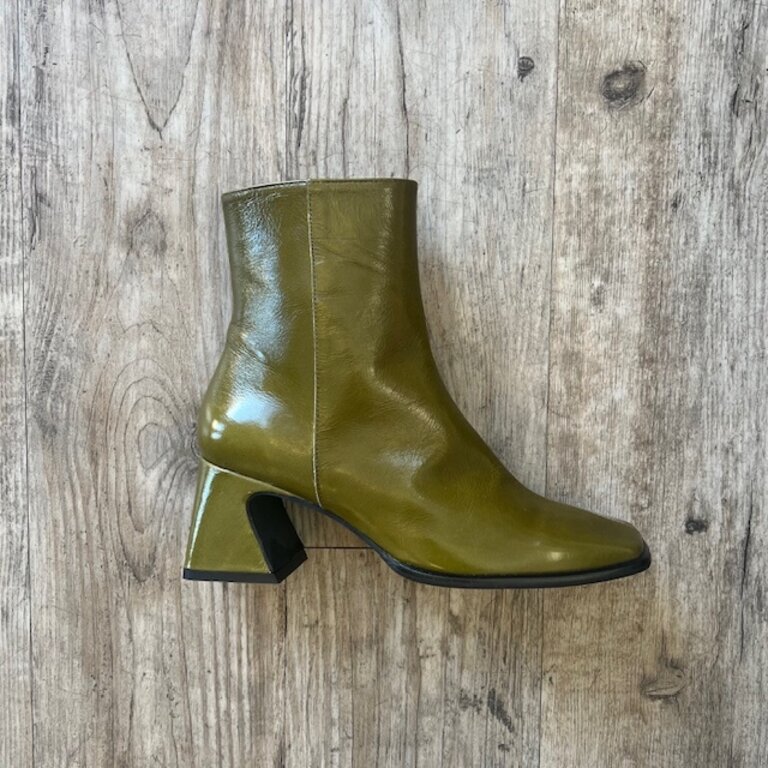 Intentionally Blank Intentionally _____ Taffy Boot