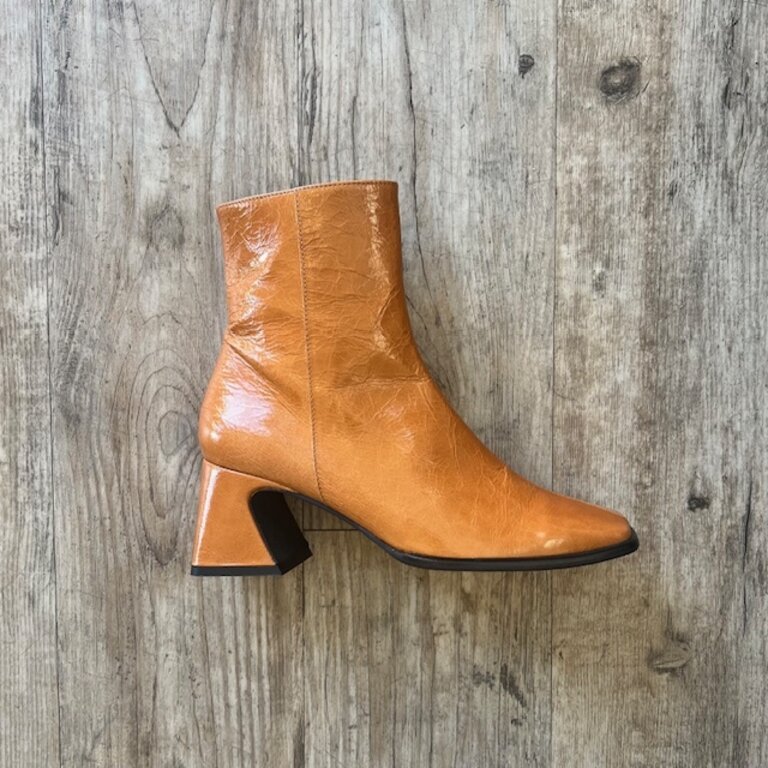 Intentionally Blank Intentionally _____ Taffy Boot