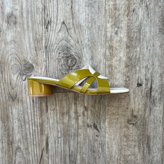 Intentionally Blank Intentionally _____ Beatrix Sandal