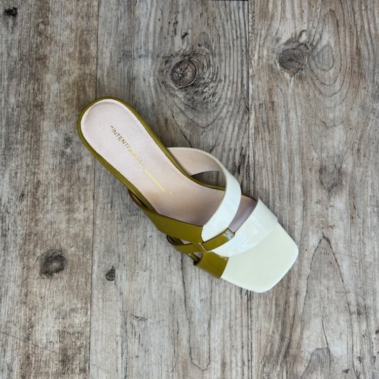 Intentionally Blank Intentionally _____ Beatrix Sandal