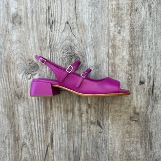 Intentionally Blank Intentionally _____ Peaches Sandal