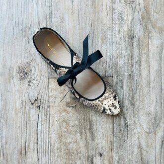 Intentionally Blank Intentionally _____ Valley Maryjane Intentionally Blank Intentionally _____ Valley Maryjane