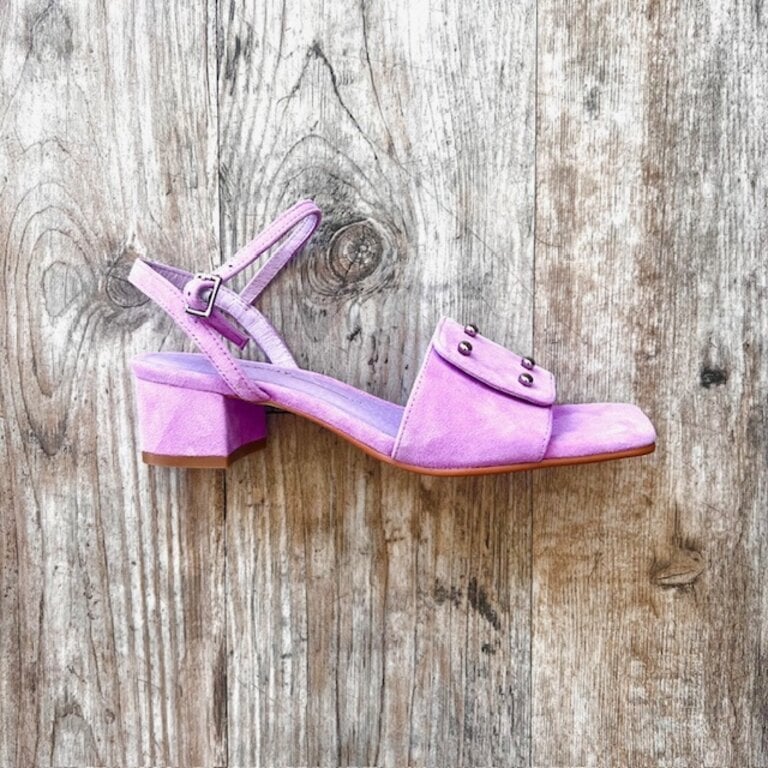 Intentionally Blank Intentionally _____ Karizma Sandal