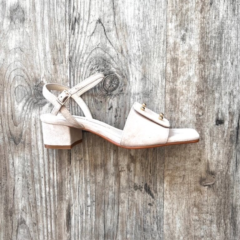 Intentionally Blank Intentionally _____ Karizma Sandal