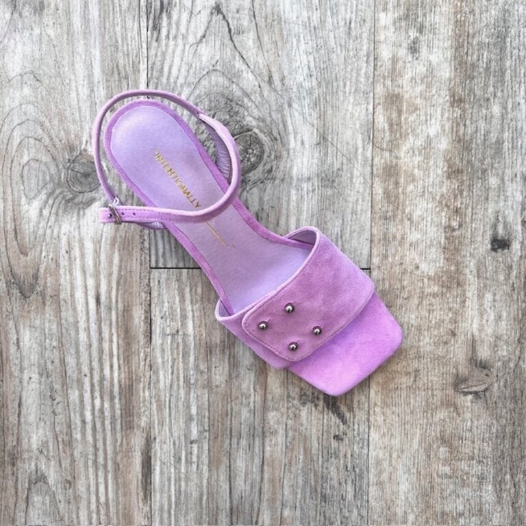 Intentionally Blank Intentionally _____ Karizma Sandal