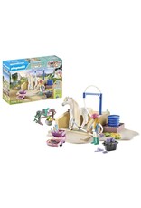 Playmobil Washing Station with Isabella and Lioness 4+