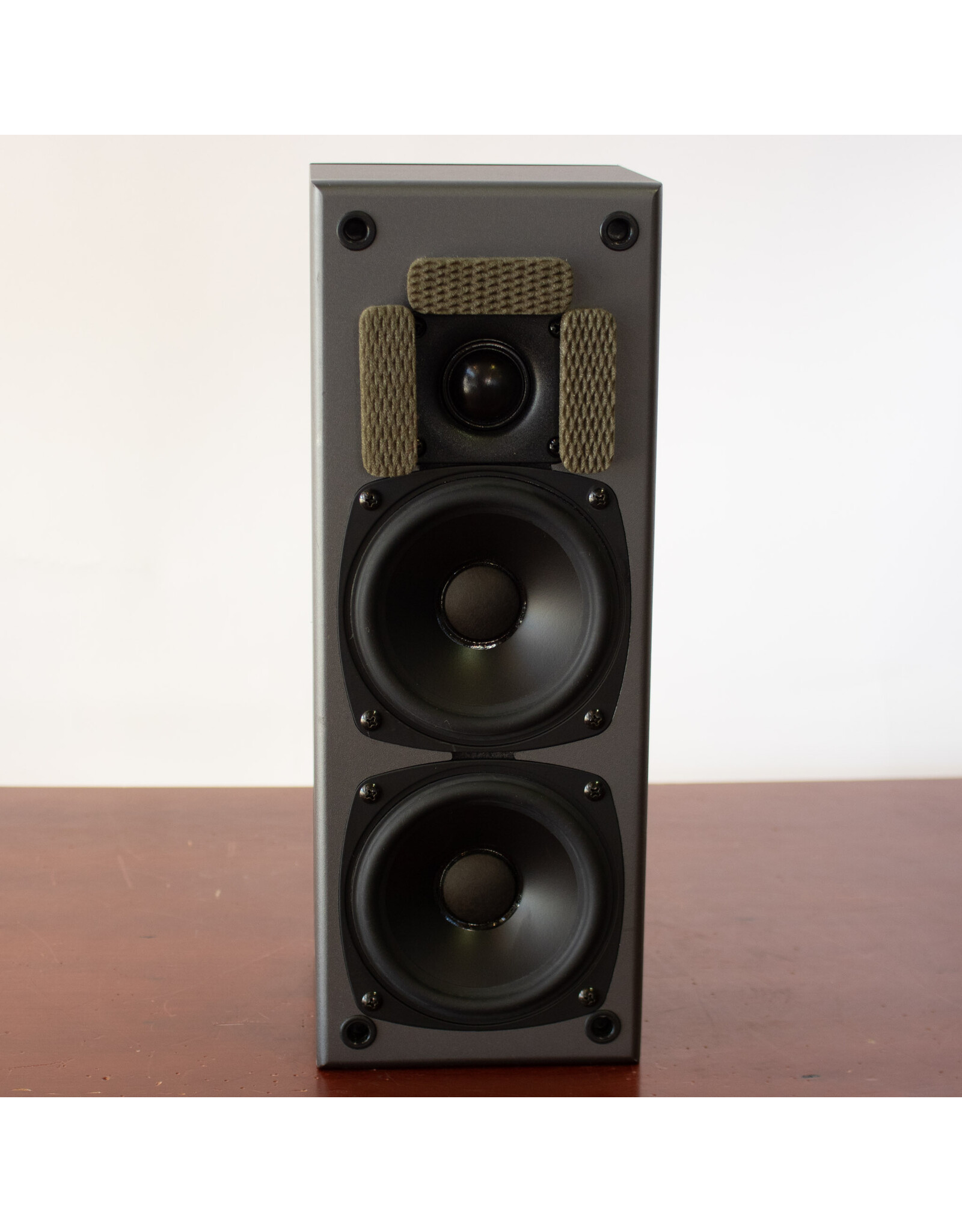 M&K M&K K-7 Center Speaker USED