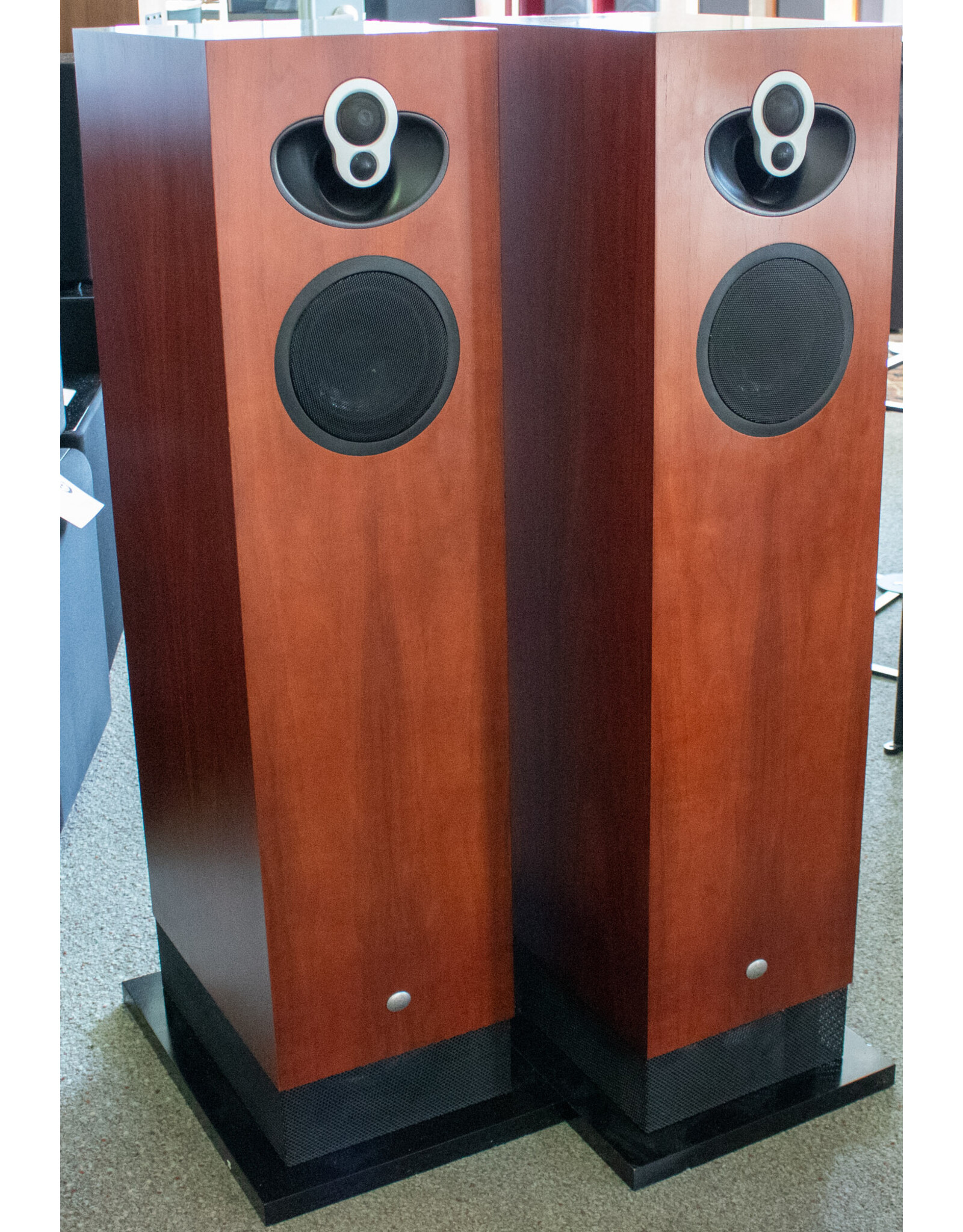 Linn Linn Majik Isobarik Floorstanding Speakers USED