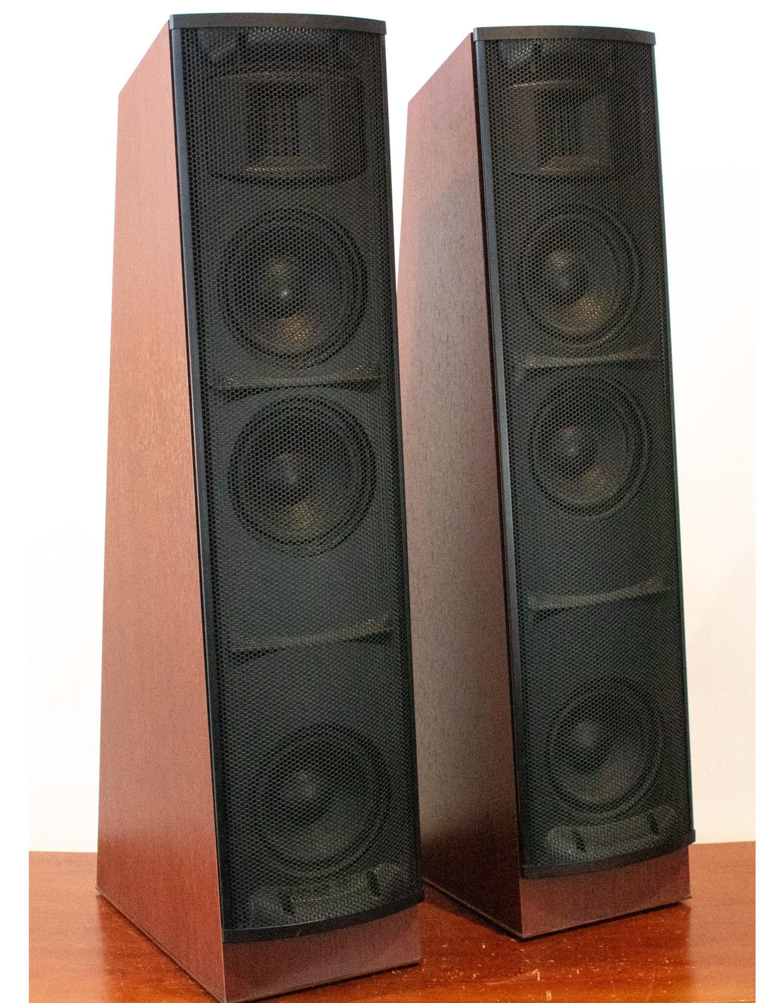 MartinLogan MartinLogan Preface Floorstanding Speakers USED