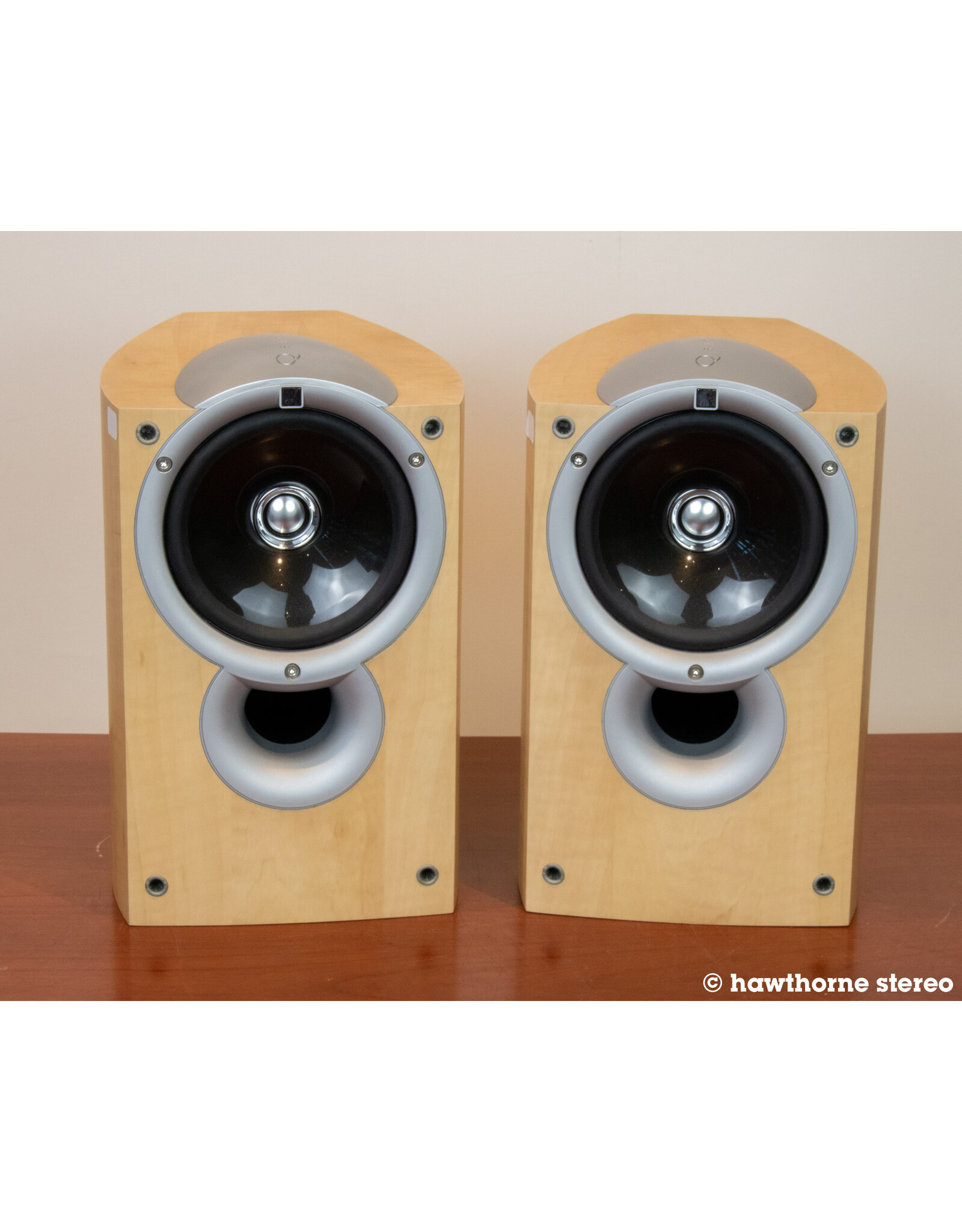 KEF KEF QCompact Bookshelf Speakers USED