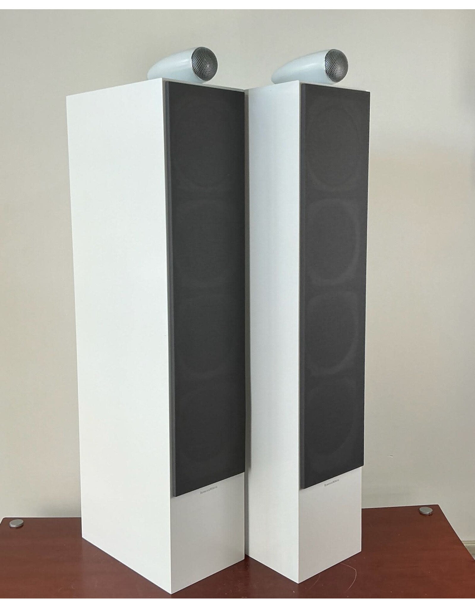 B&W B&W 702 S2 Floorstanding Speakers USED