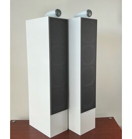 B&W B&W 702 S2 Floorstanding Speakers USED