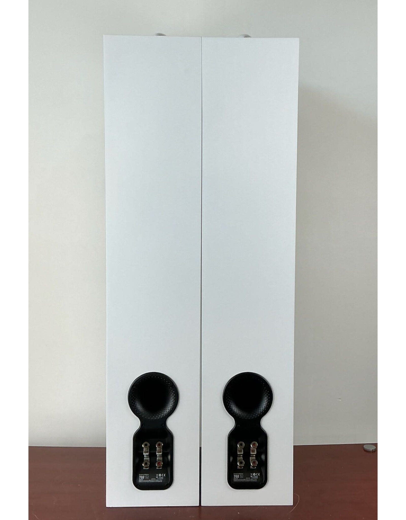 B&W B&W 702 S2 Floorstanding Speakers USED