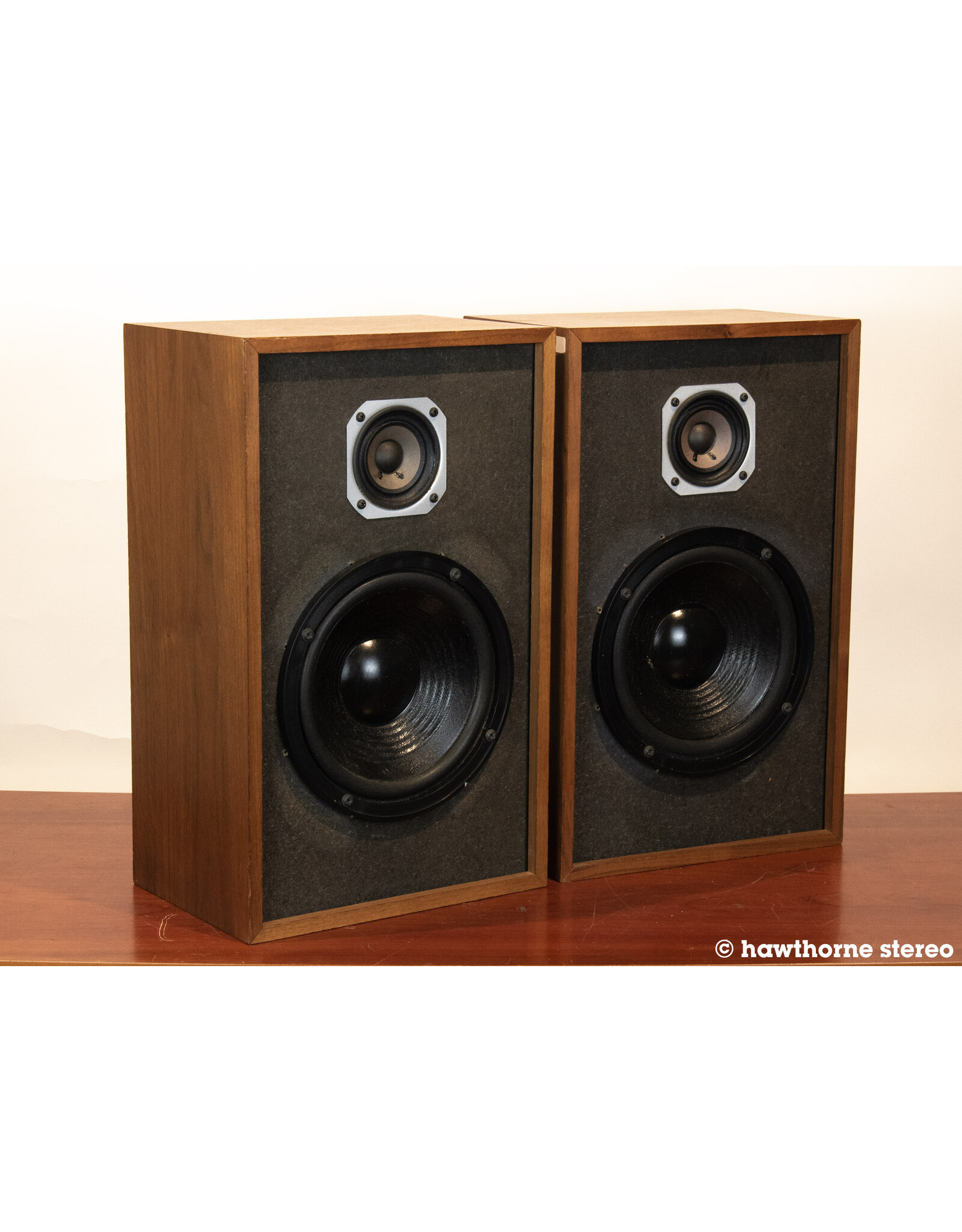 Radio Shack Radio Shack MC-1201 Bookshelf Speakers USED