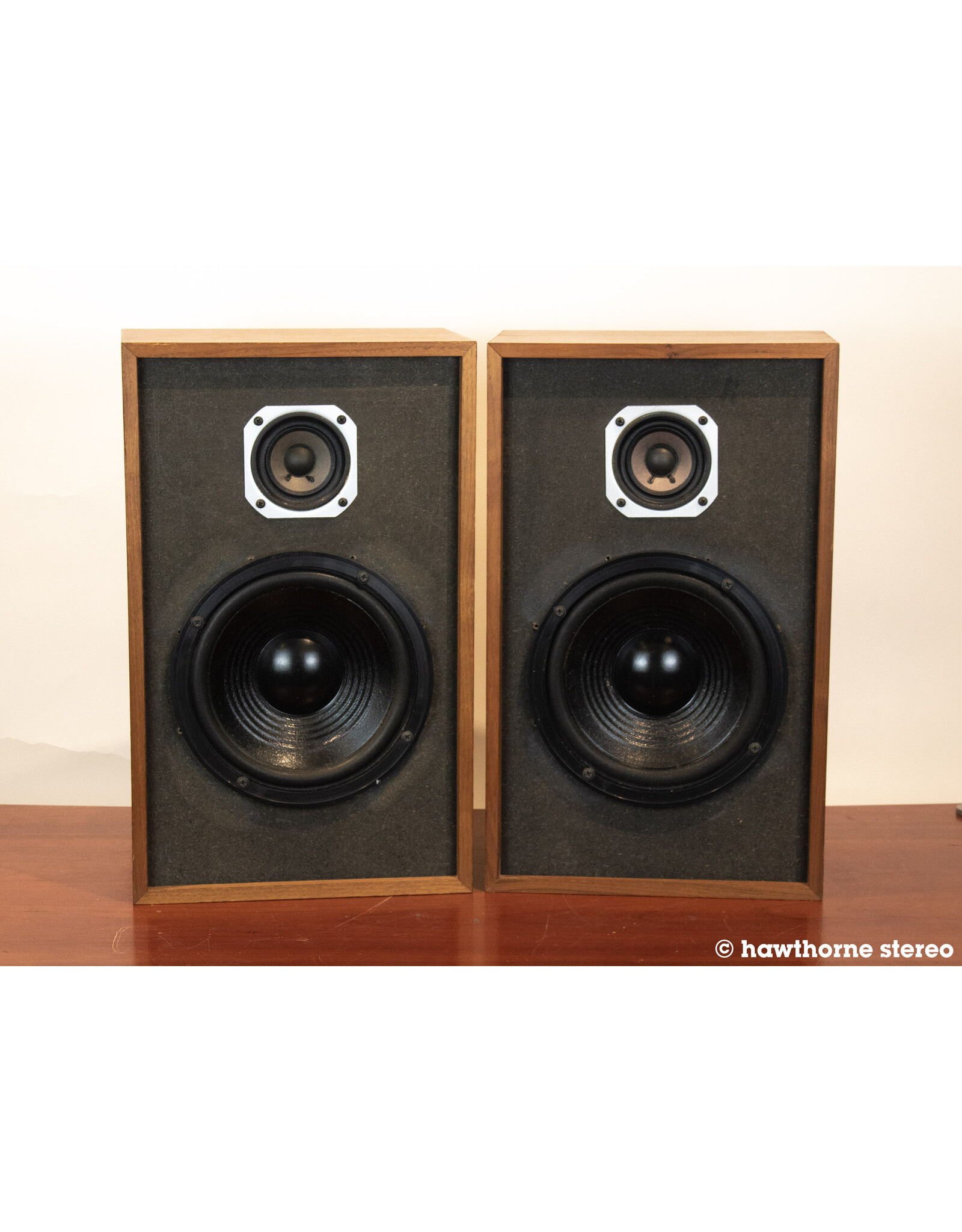 Radio Shack Radio Shack MC-1201 Bookshelf Speakers USED