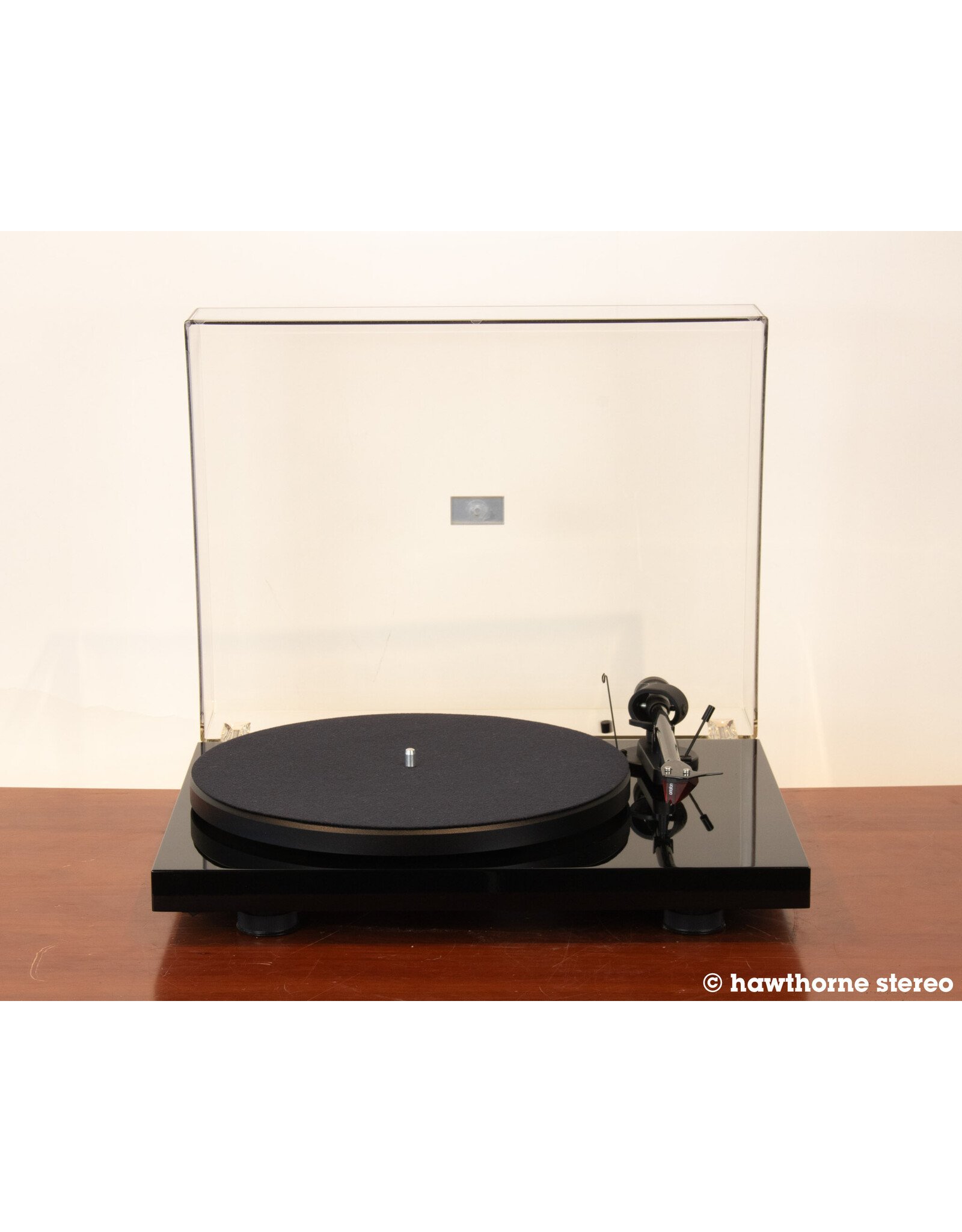 Pro-Ject Pro-Ject Debut Carbon DC Turntable USED