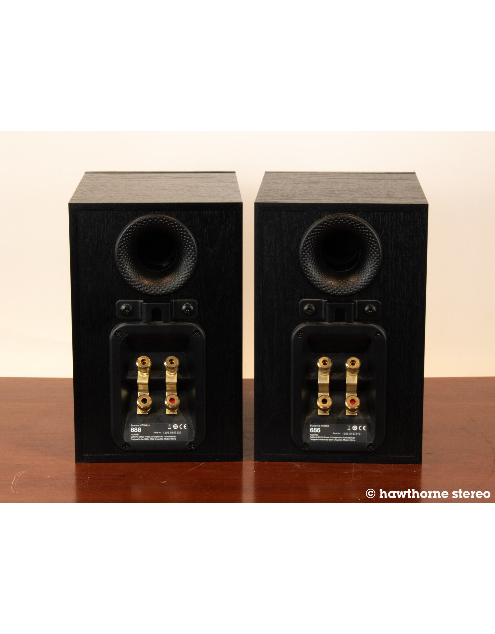 B&W B&W 686 Bookshelf Speakers USED