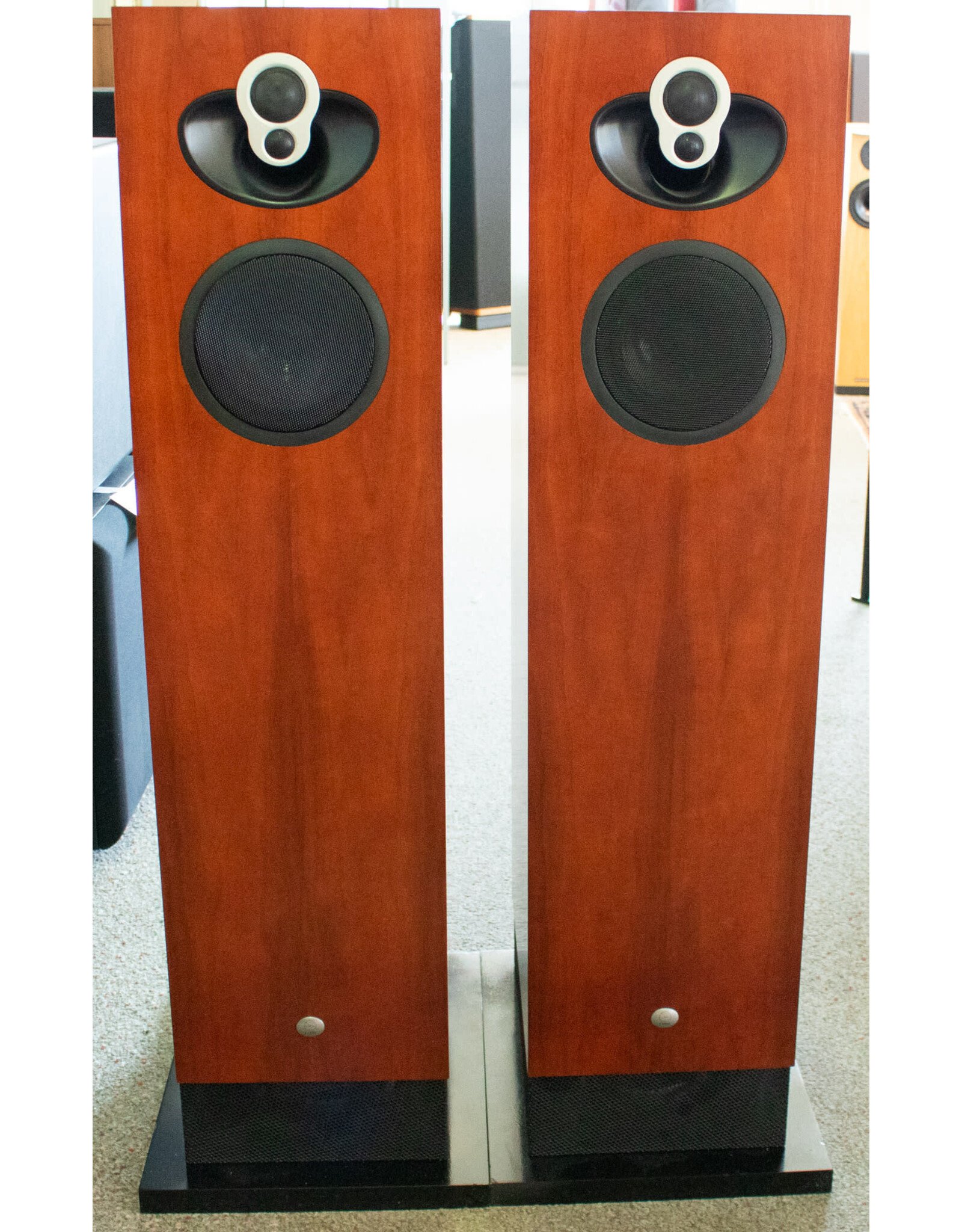 Linn Linn Majik Isobarik Floorstanding Speakers USED