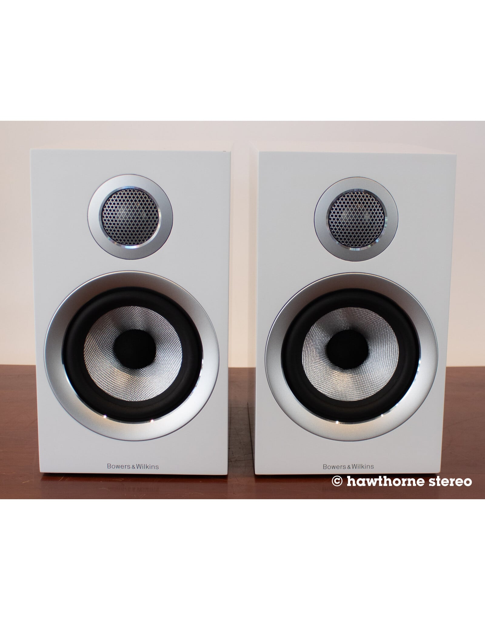 B&W B&W 707 S2 Bookshelf Speakers USED