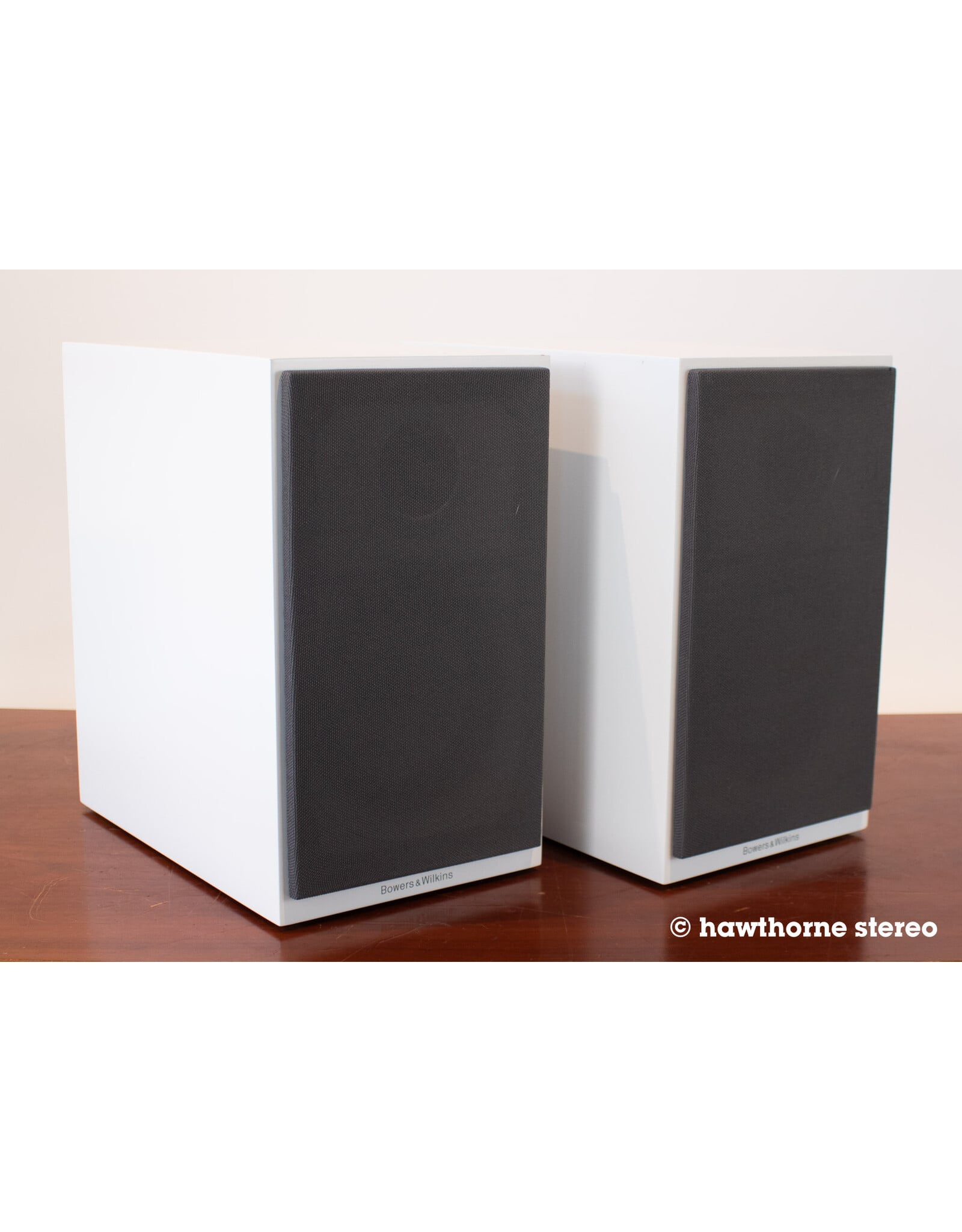 B&W B&W 707 S2 Bookshelf Speakers USED