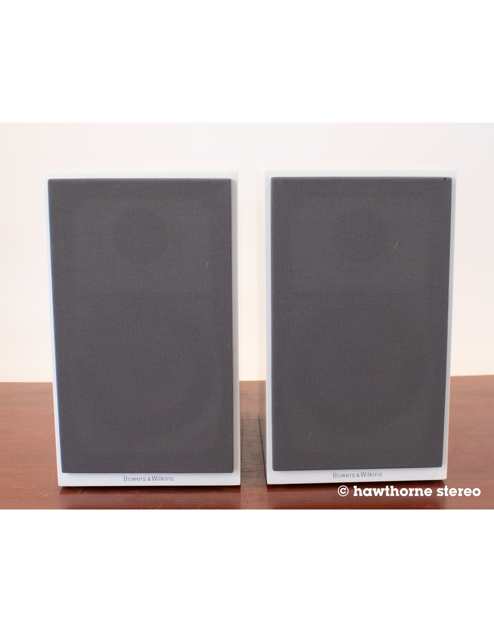 B&W B&W 707 S2 Bookshelf Speakers USED