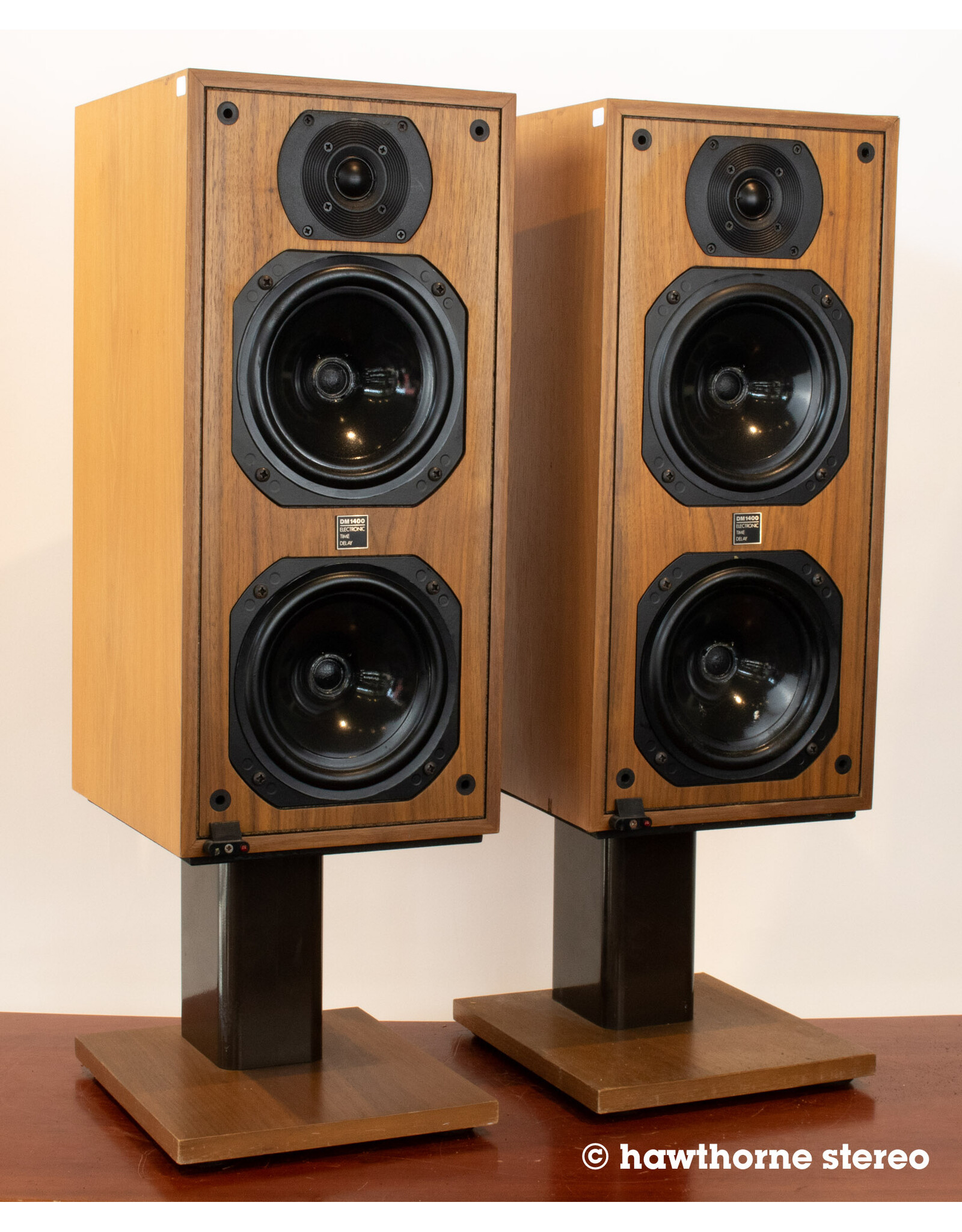 B&W B&W DM1400 Floorstanding Speakers USED