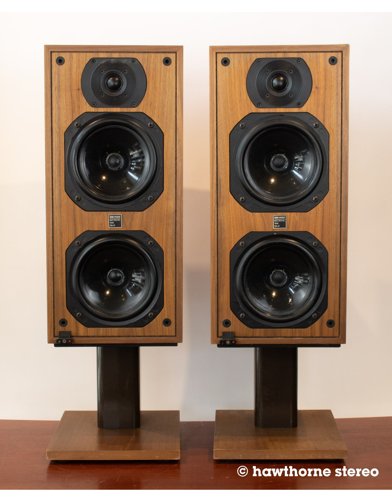 B&W B&W DM1400 Floorstanding Speakers USED