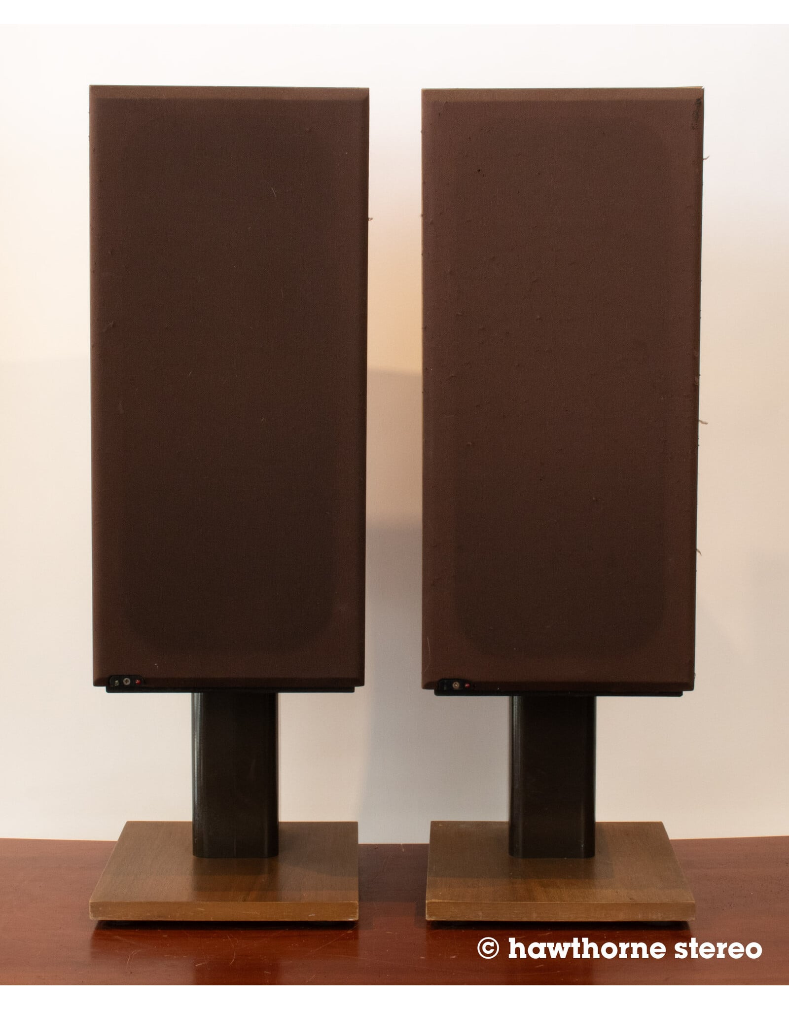 B&W B&W DM1400 Floorstanding Speakers USED