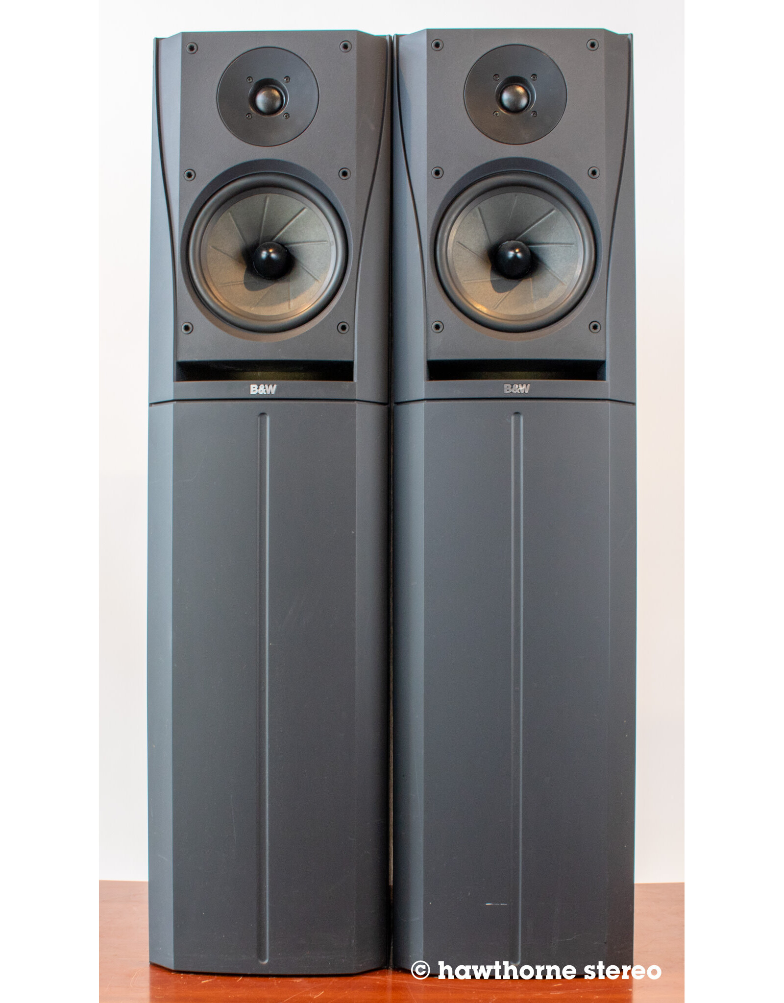 B&W B&W DM305 Floorstanding Speakers USED