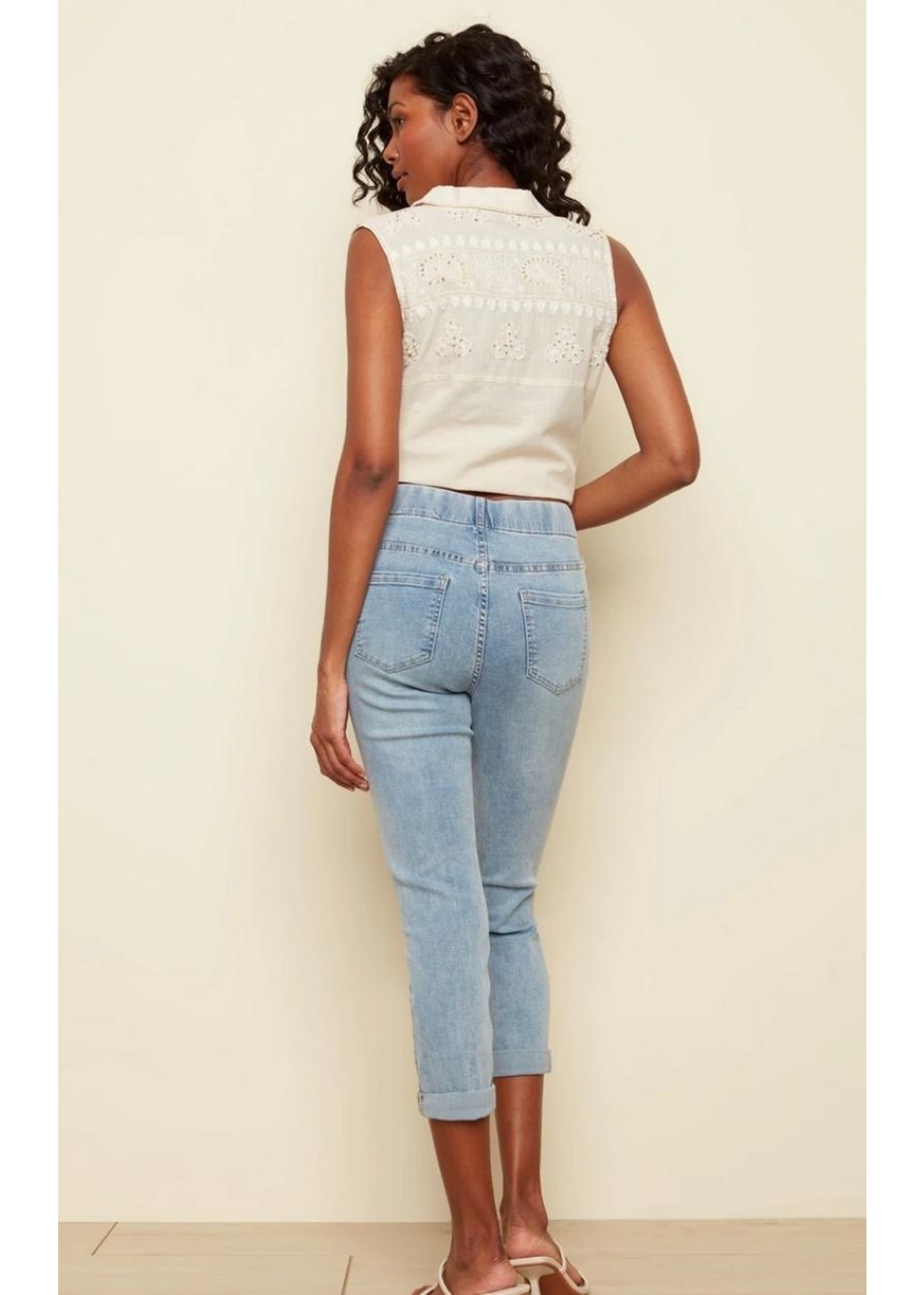 Charlie B Cropped Pull-On Jean