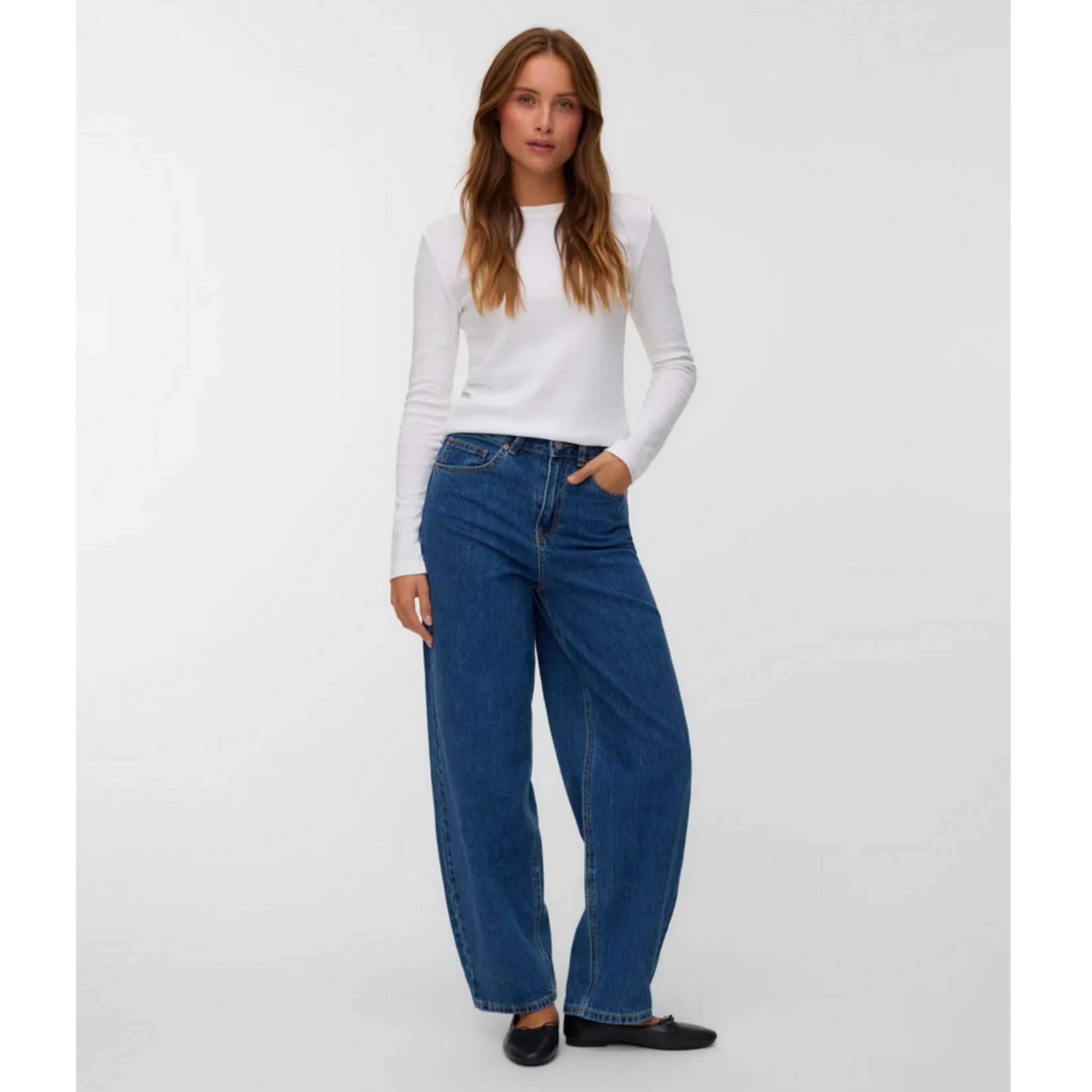 Vero Moda Studio Barrel Jean - 32" Length