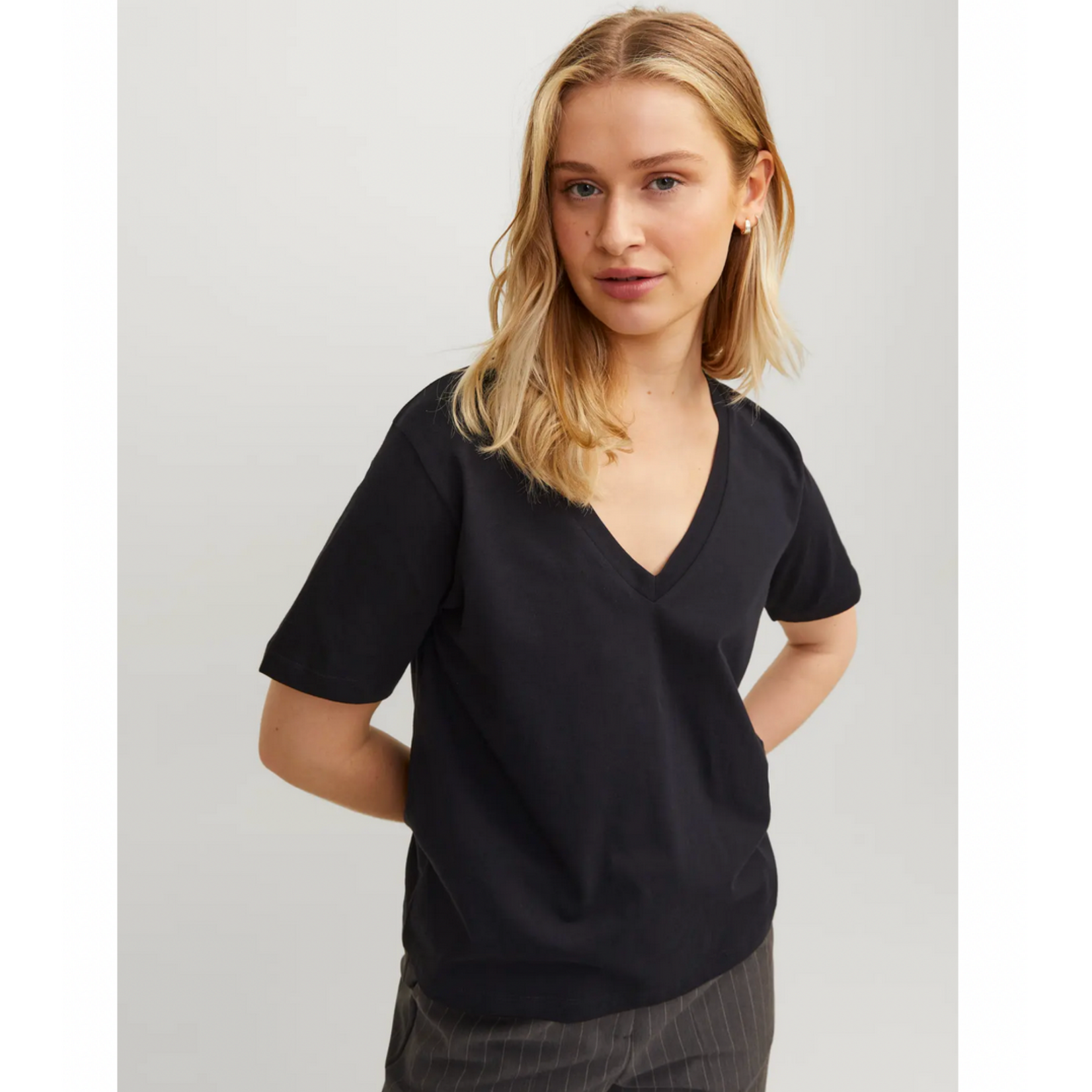 JJXX Anya V-Neck Tee - Black