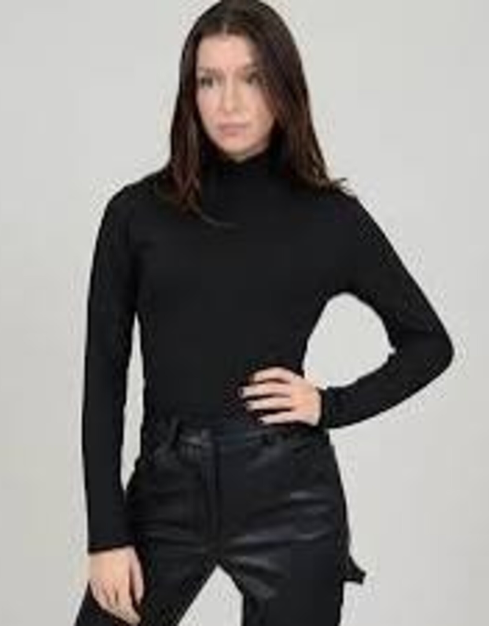 RD Style Sarah T-Neck