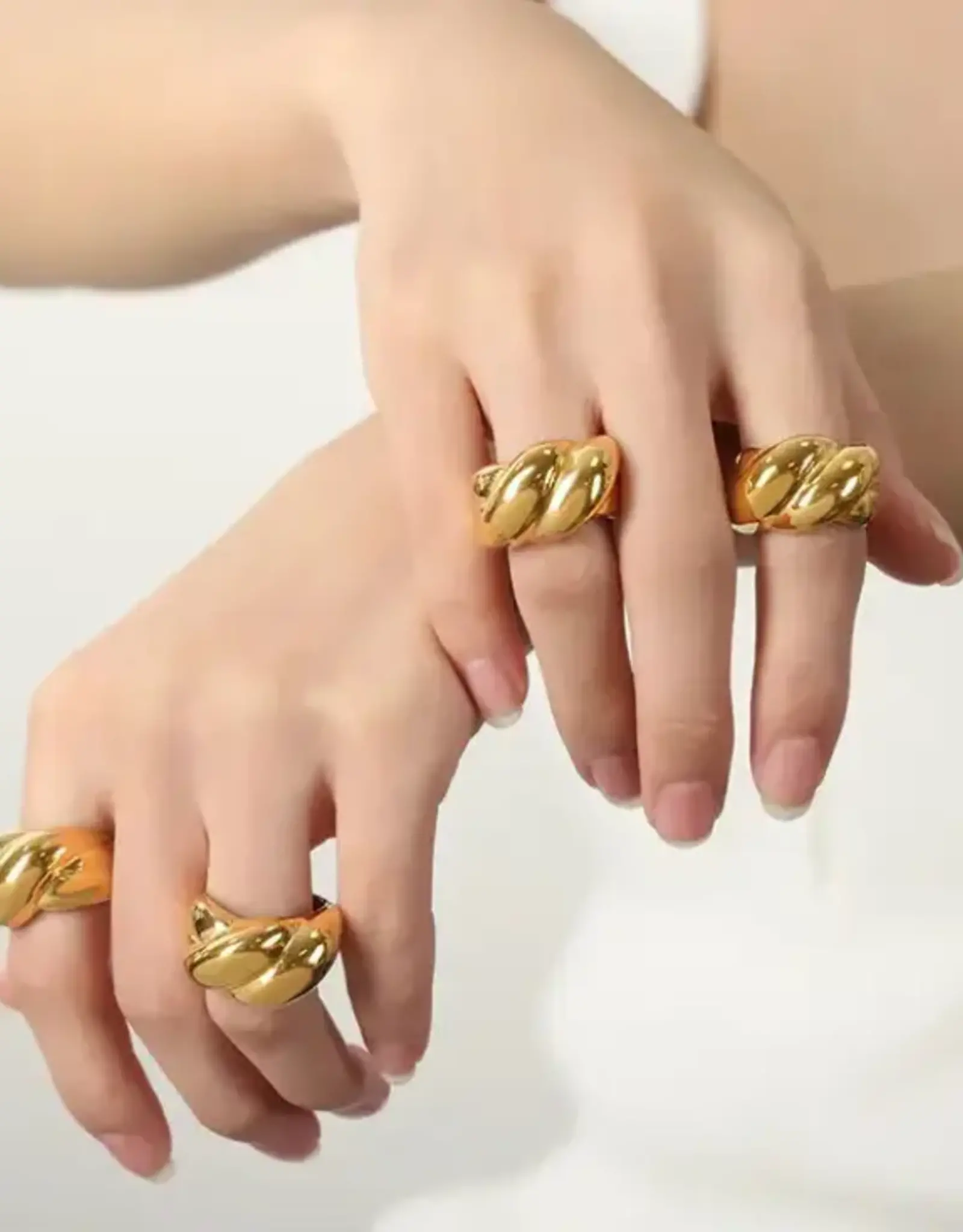 Hoop La Double Croissant Chunky Ring